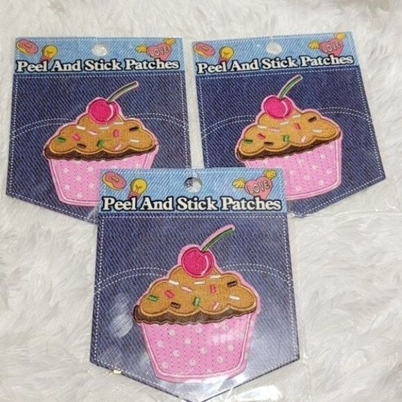 Muffin Cake With Cherry Peel and Stick Patches 3 pieces - Picture 1 of 9